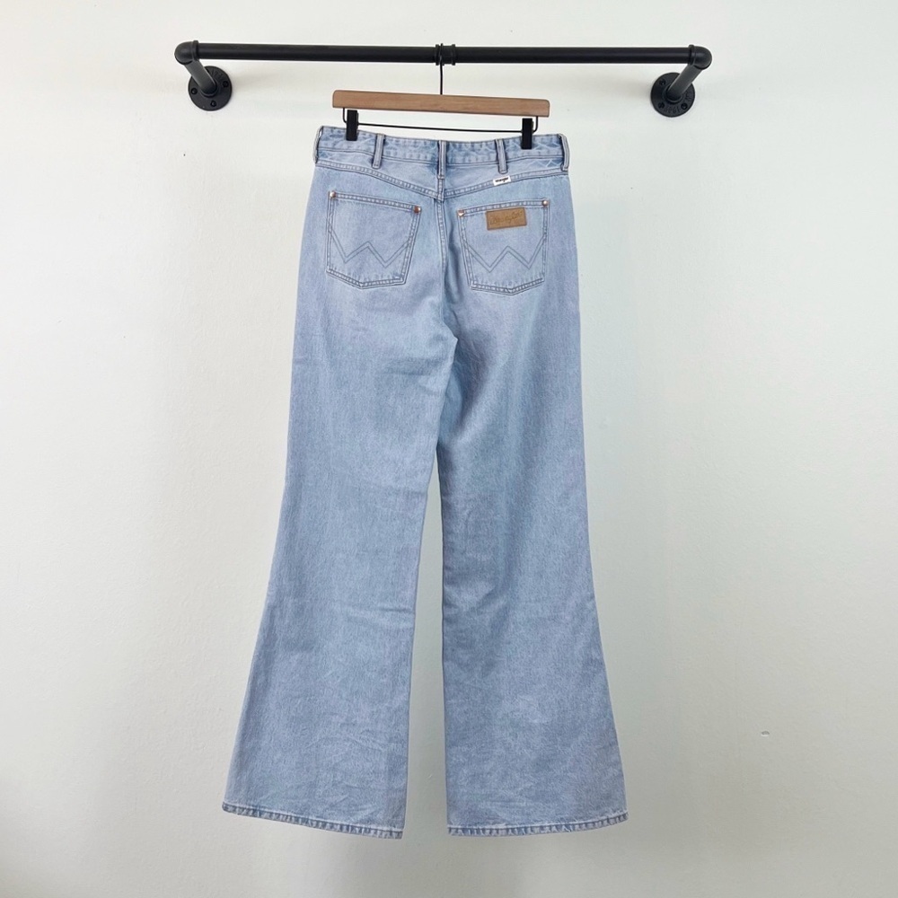 NWT Wrangler Bonnie 683 Loose Flare Jeans in Sonny Light Wash - Picture 6 of 8